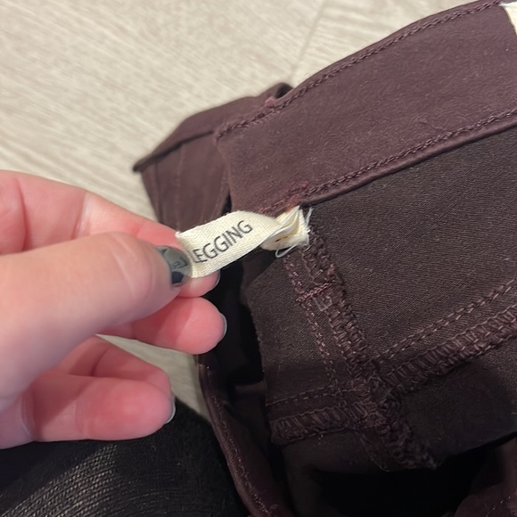 Rag & Bone The Legging Jeans in Mulberry - Picture 5 of 6